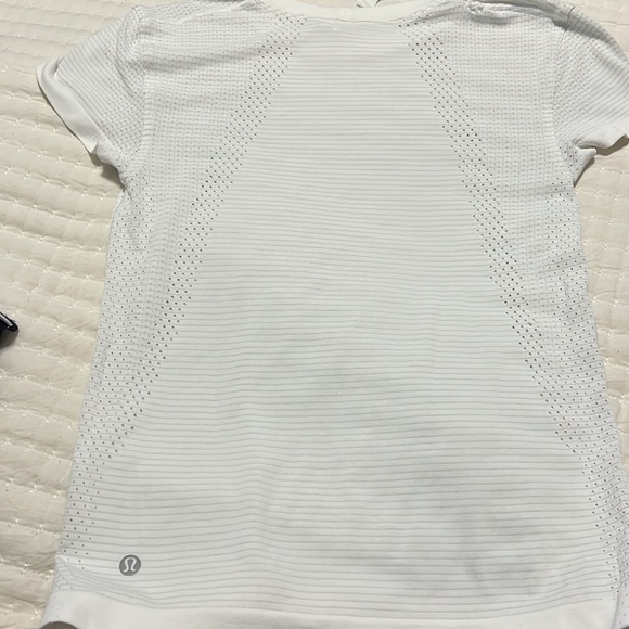 White Lululemon swiftly tech- size 2 - Picture 3 of 3